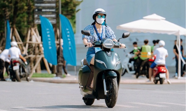 Xe xăng hay xe điện: Cuộc chiến định mệnh và bài toán khó của người Việt