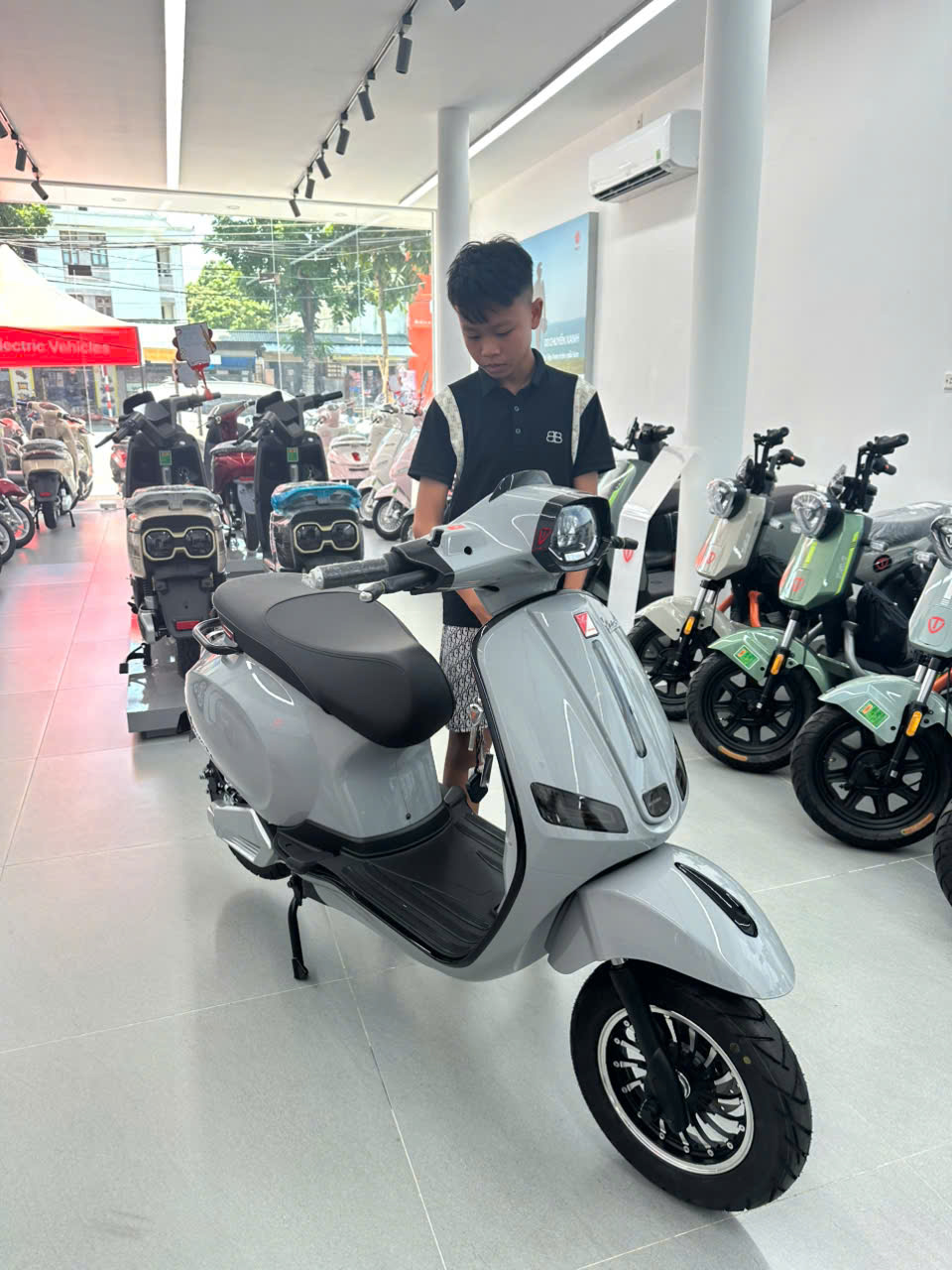 Xe xăng hay xe điện: Cuộc chiến định mệnh và bài toán khó của người Việt