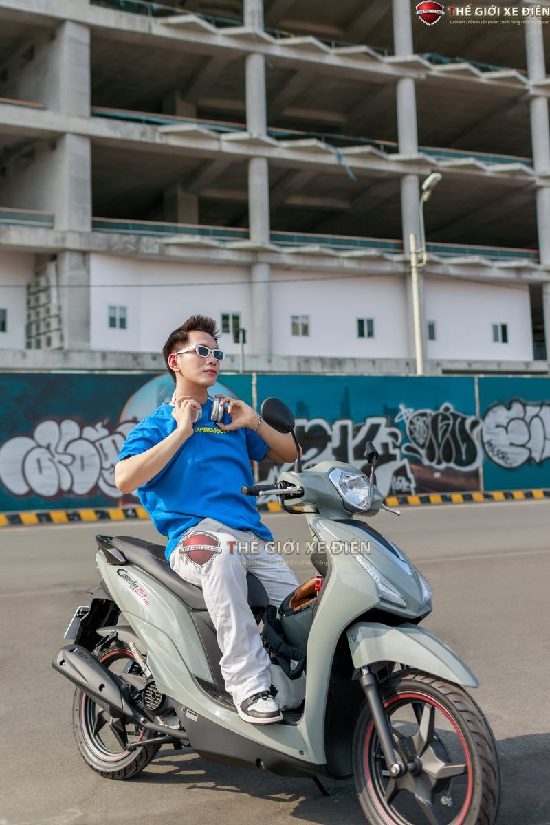 KYMCO Candy Hermosa Xám Xi Măng: Kiệt tác thời trang trên phố