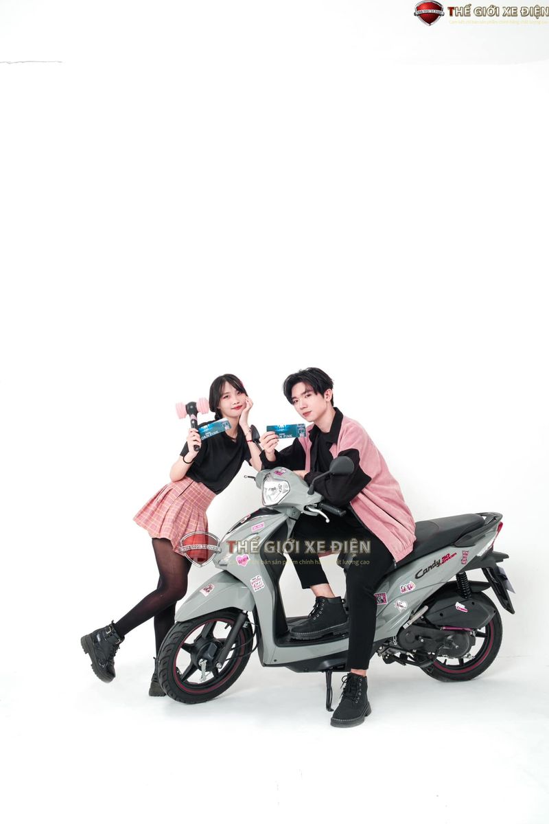 KYMCO Candy Hermosa Xám Xi Măng: Kiệt tác thời trang trên phố